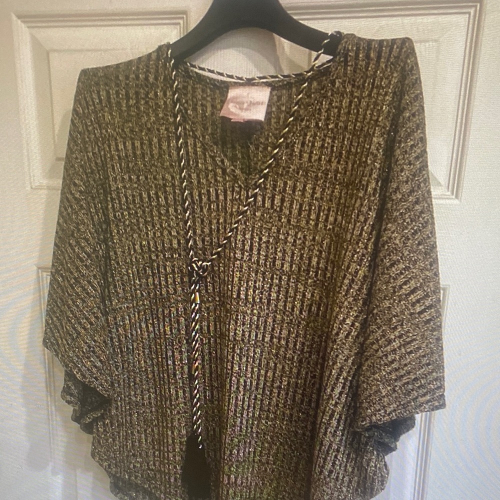 Romeo & Juliet Couture Metallic Gold Ribbed Poncho with Braided Tassel